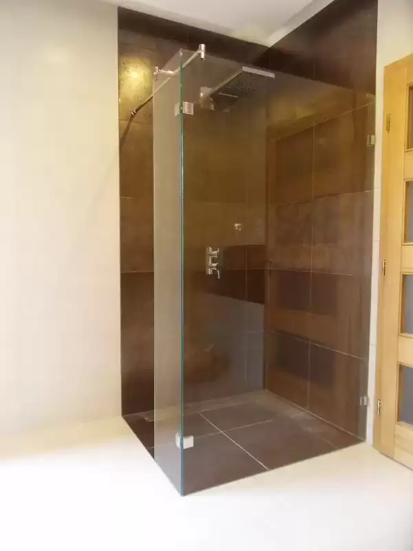 A kétrészes zuhanyfal, ami zuhanykabin is meg nem is