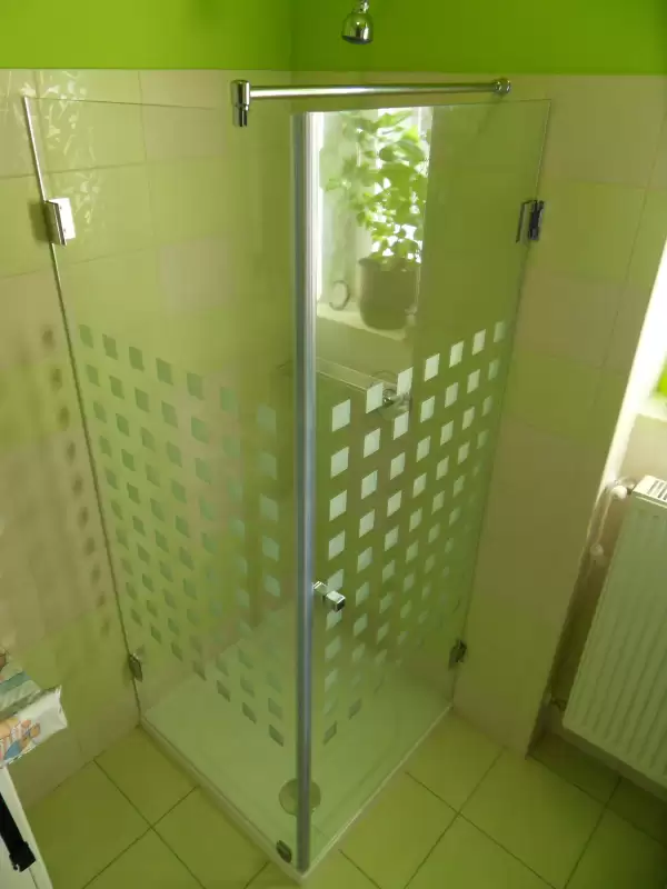 Sarok zuhanykabin: helytakarékos és kreatív